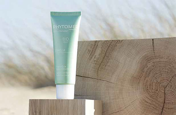 Hydrater et réconforter naturellement avec la Crème Éclat Hydra-Réconfortante. Hydrater et réconforter naturellement avec la Crème Éclat Hydra-Réconfortante.