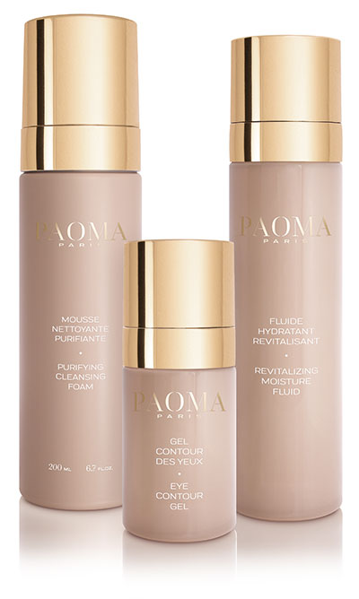 Paoma crée une nouvelle gamme de soins « pour Tous », aux textures légères qui conviennent particulièrement aux peaux normales à mixtes, ce qui est notamment le cas de la plupart des peaux masculines. Simplicité, efficacité et élégance sont les maîtres mots de cette nouvelle ligne d'essentiels.