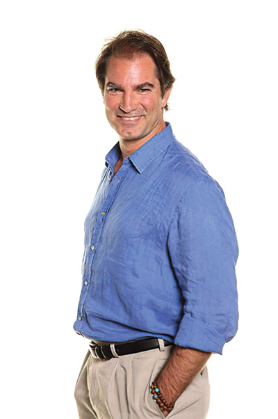 Jean-Guy de Gabriac a créé et développé Rêve d’Azur ; un protocole de soin solaire et polysensoriel en combinant l’expertise de la main, la table de soin Spa Dream version Pack Quartz de Lemi, des ondes sonores et des parfums aux notes solaires et marines.