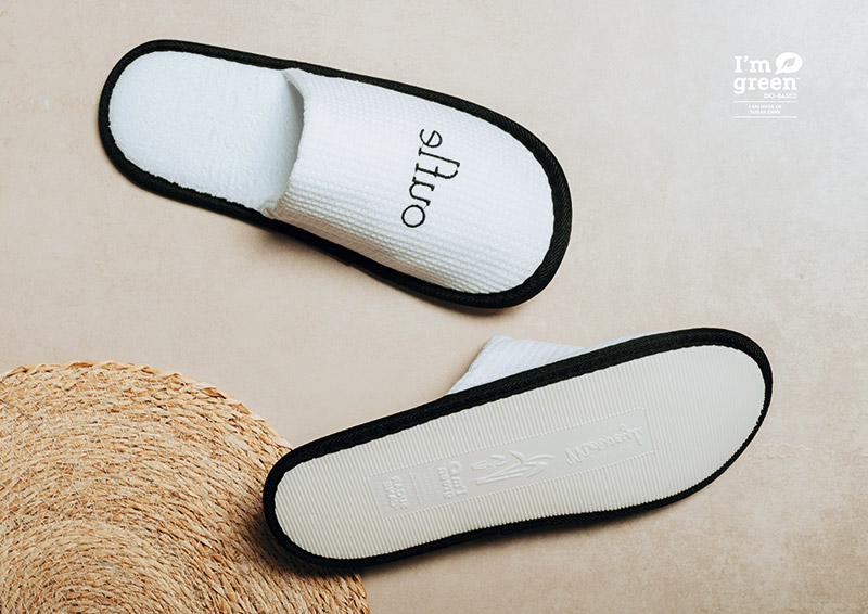 Broderie, impression, ajout d'une étiquette à l’image de votre établissement, un large choix de techniques de personnalisation vous sont proposés, à partir de 1 000 paires.